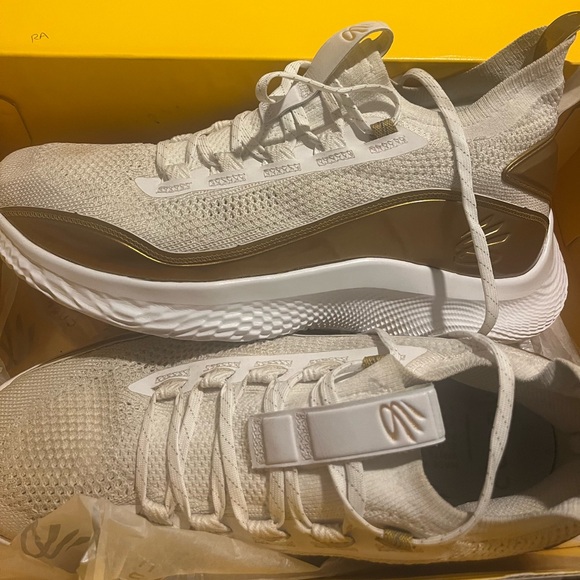 The Curry 8 golden size 11.5 - Picture 1 of 4